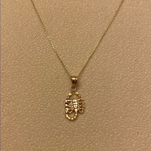 Scorpion 14k Solid Gold Pendant perfect gift - Picture 6 of 9